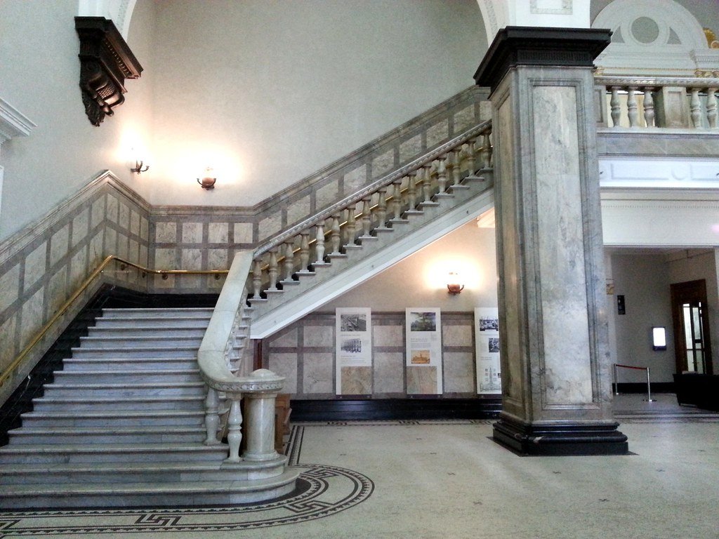 내부 대리석 계단 (Marble Staircases)